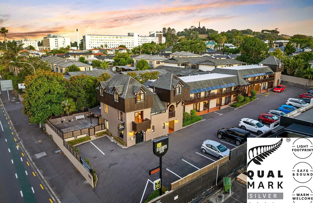 Knights Inn-1