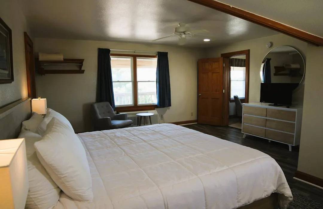 Pony Island Inn-1