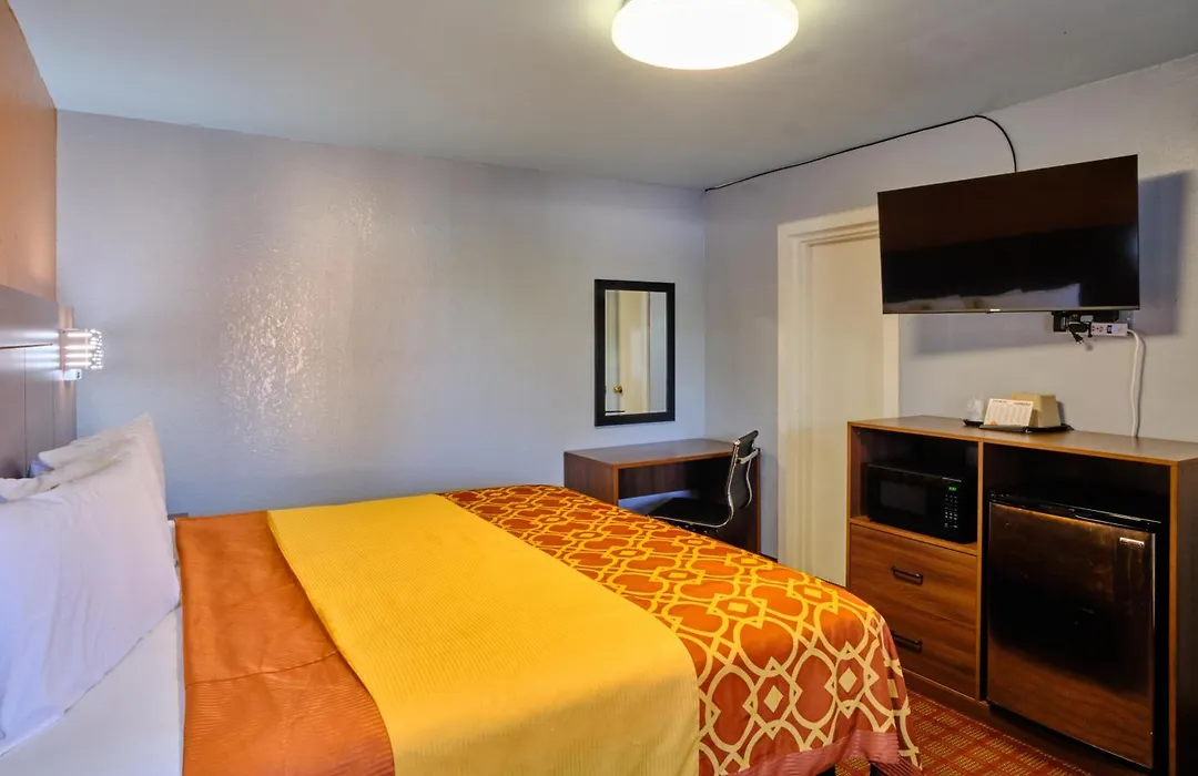 Economy Inn-1