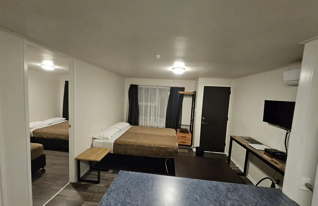 Rockfield Motel-1