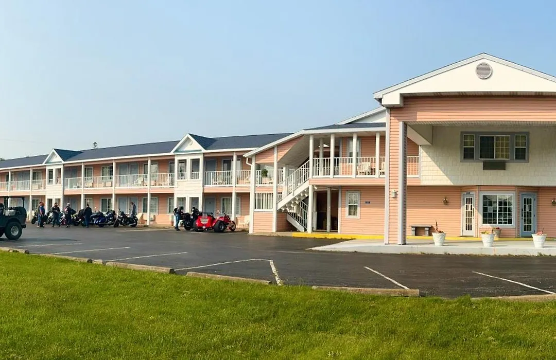 Great Lakes Inn Mackinaw City-1