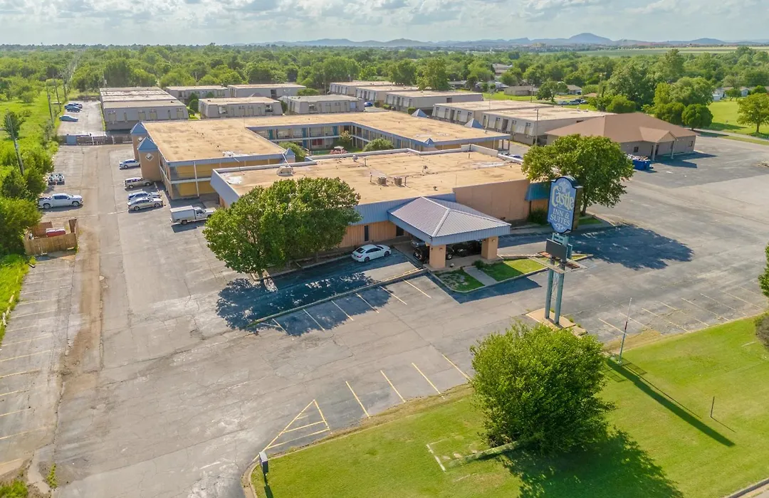 Castle Inn & Suites By Oyo Lawton-1