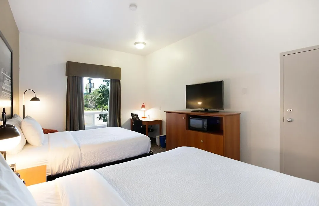 Super 8 By Wyndham Calgary Shawnessy Area-1
