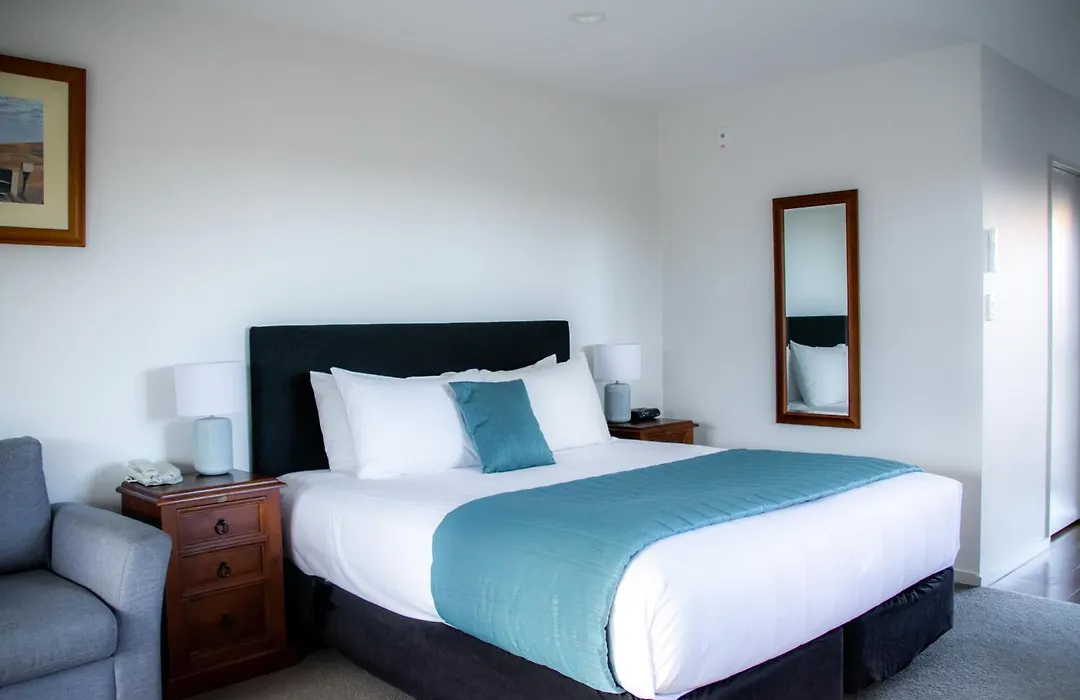 Carrick Lodge Motel-1