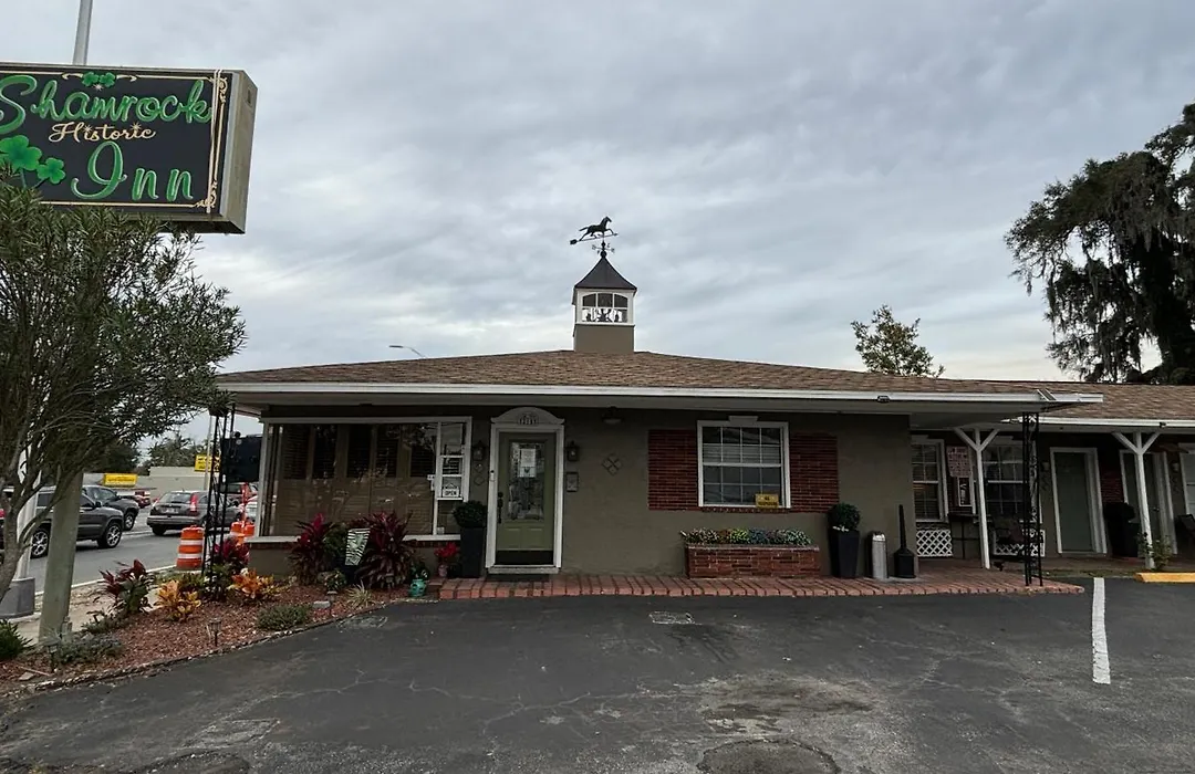 Shamrock Cove Inn-1