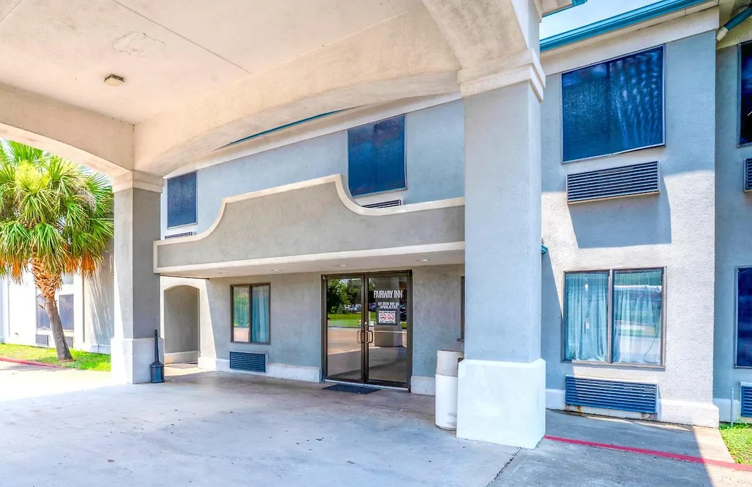 Capital O Fairway Inn - Baytown La Porte Tx-1
