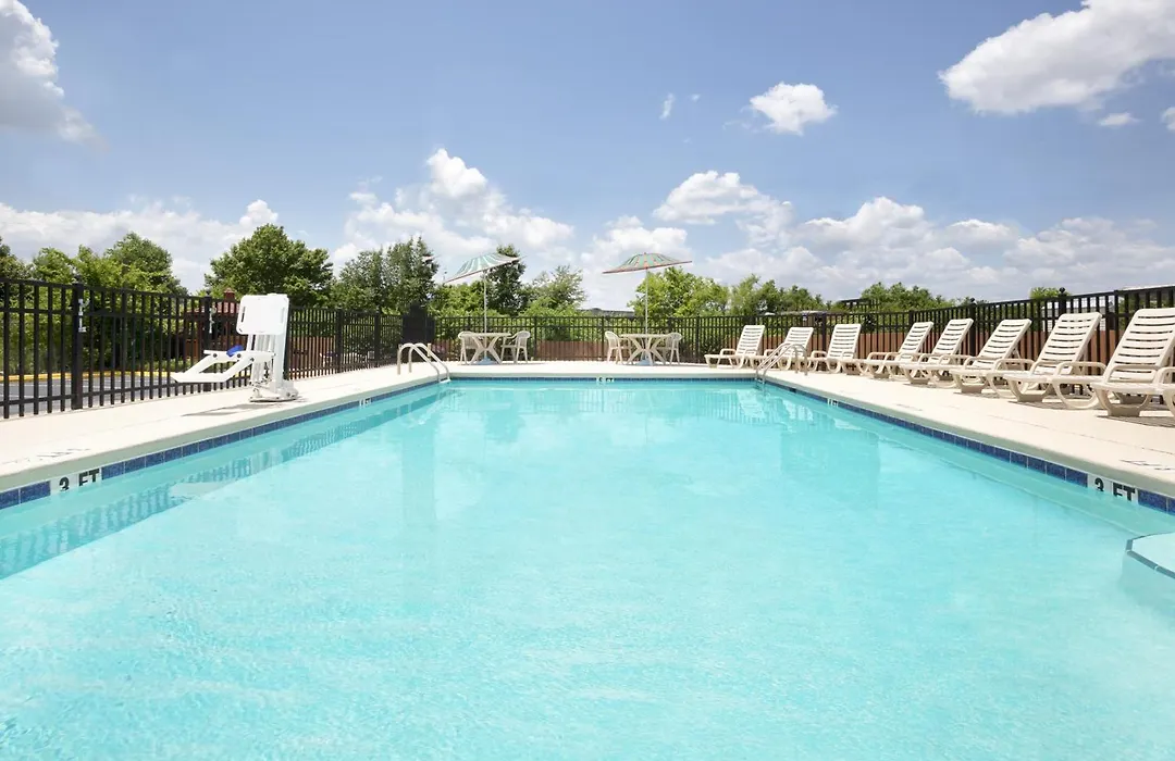 Days Inn By Wyndham Columbus-North Fort Moore-1