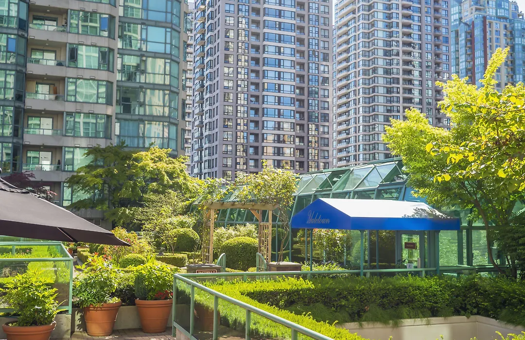 Rosedale On Robson Suite Hotel-1