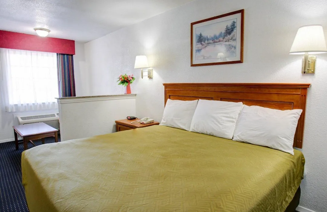 Econo Lodge Temple-1