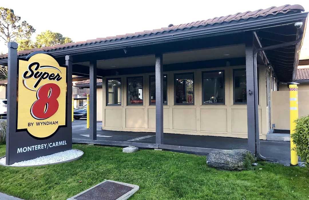 Aura Inn Monterey-1