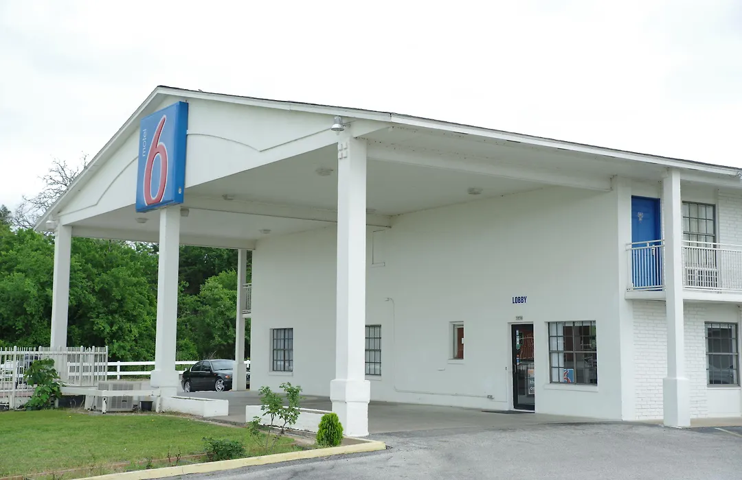 Giddings Executive Inn-1