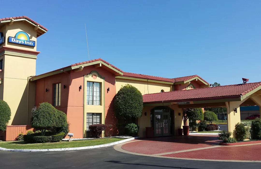 Days Inn By Wyndham Little Rock/Medical Center-1