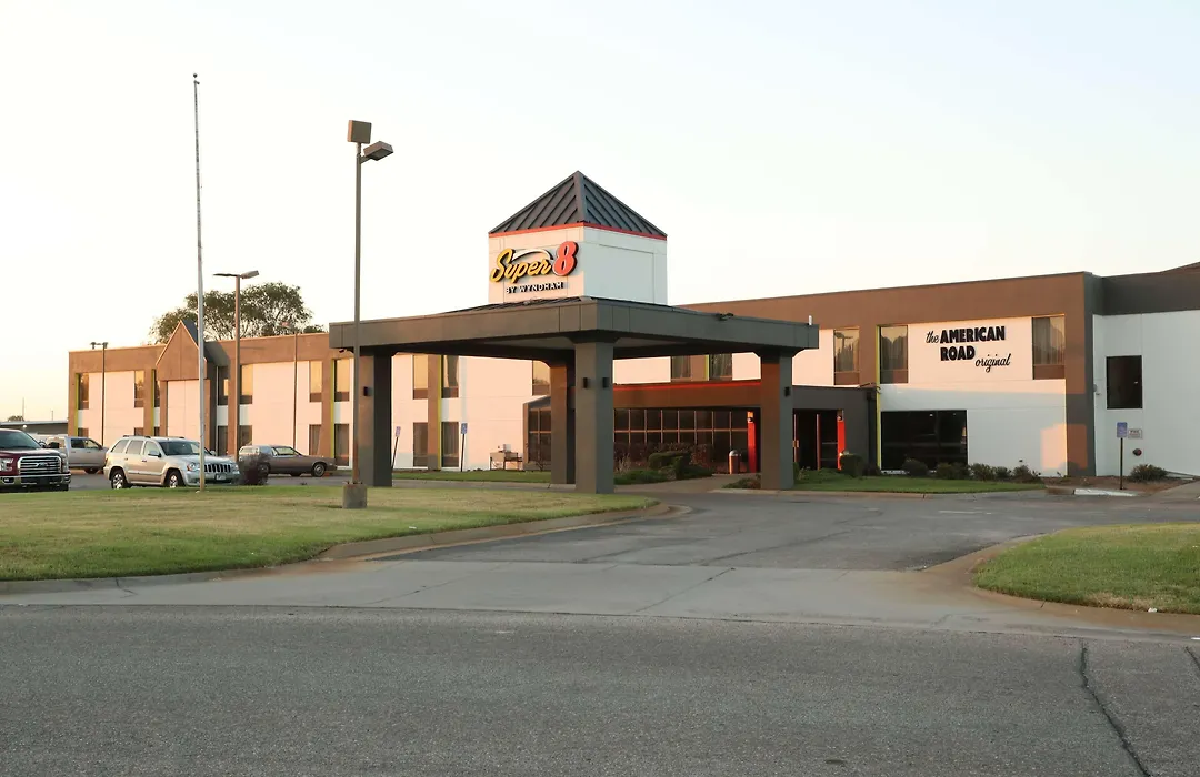 Super 8 By Wyndham Wichita South-1