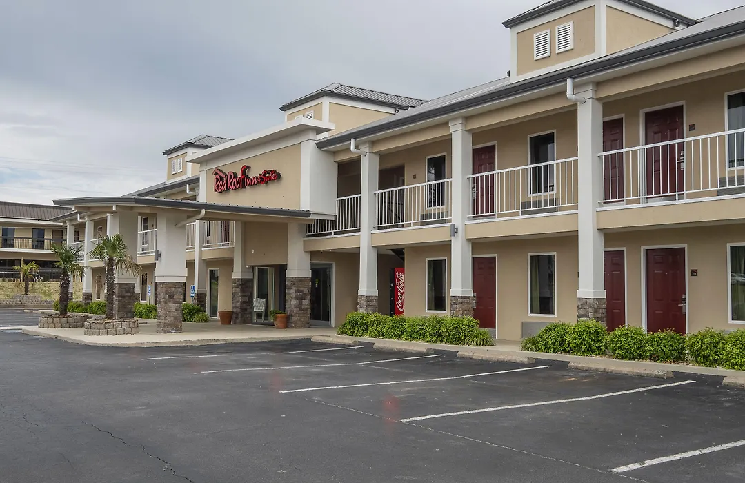 Red Roof Inn & Suites Calhoun-1
