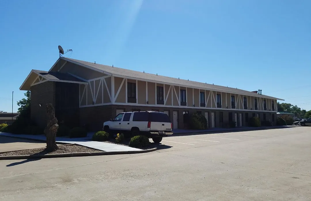 Super 8 By Wyndham Bentonville-1