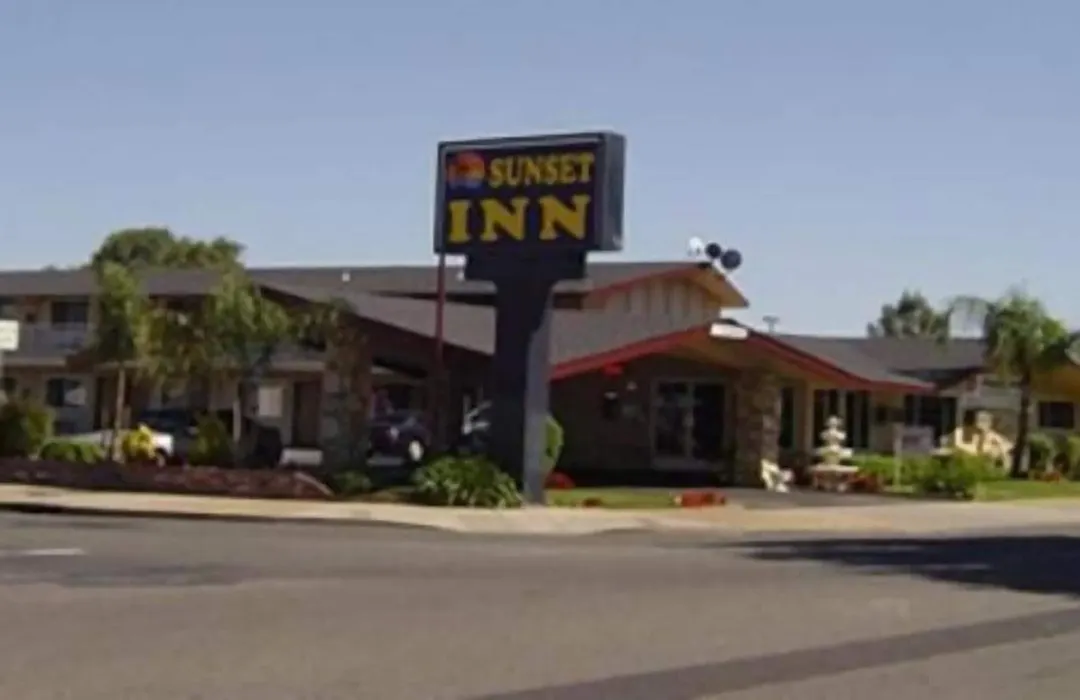 Sunset Inn Lake Oroville-1