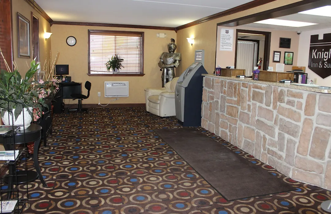 Knights Inn And Suites - Grand Forks-1