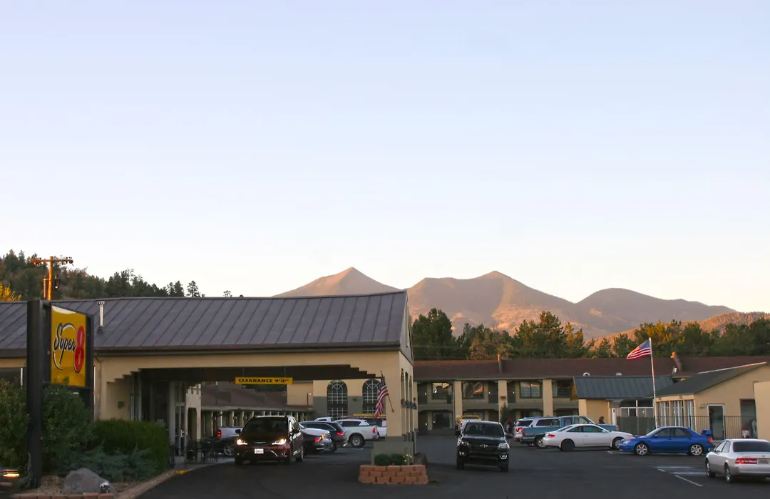 Super 8 By Wyndham Nau/Downtown Conference Center-1
