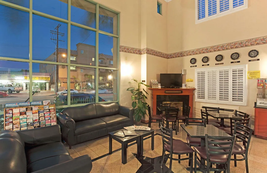 Super 8 By Wyndham North Hollywood-1