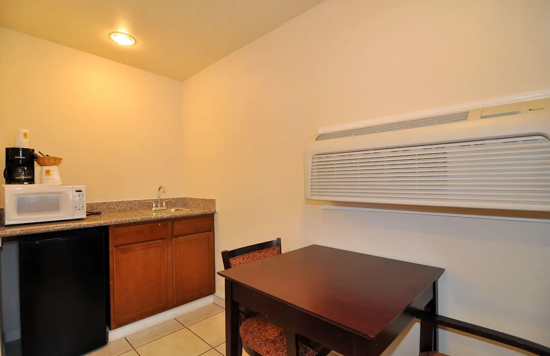 Super 8 By Wyndham Monterey-1