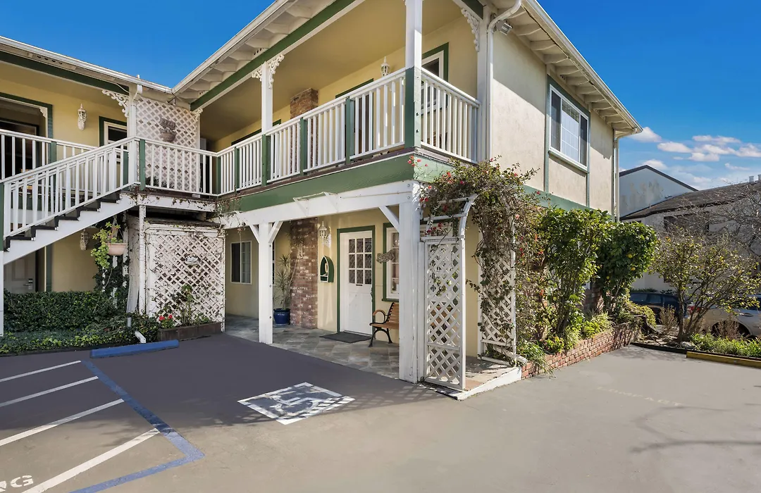 Carmel Inn & Suites-1