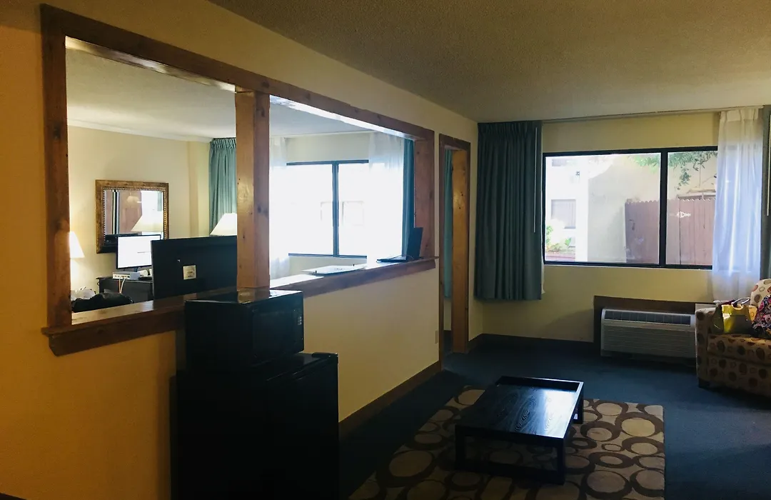 Days Inn By Wyndham Sherman-1