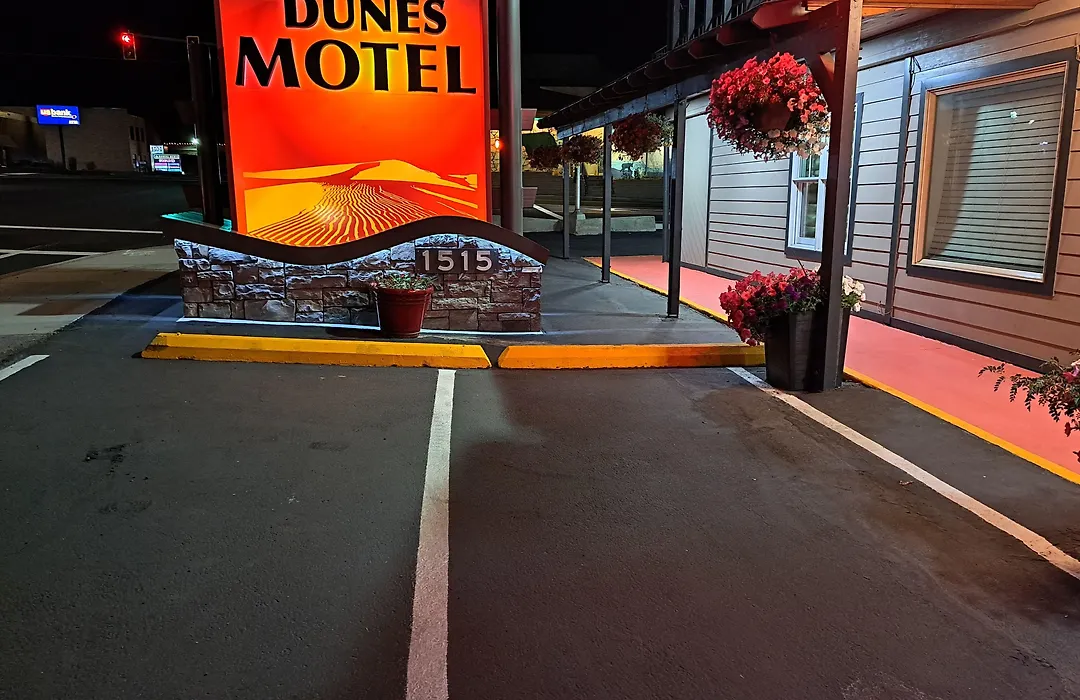 Dunes Motel - Bend-1