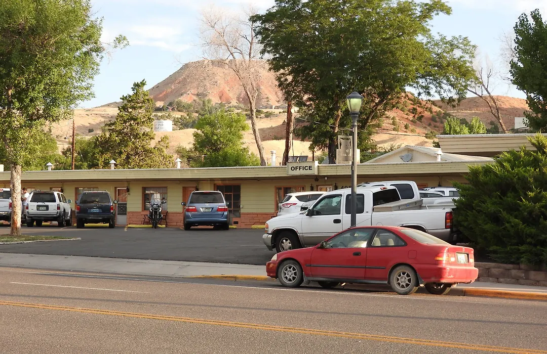 Rainbow Motel-1