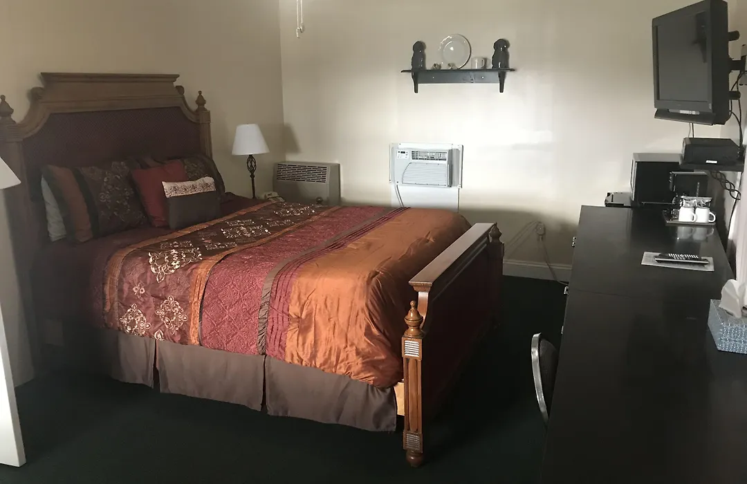 Longhouse Lodge Motel-1