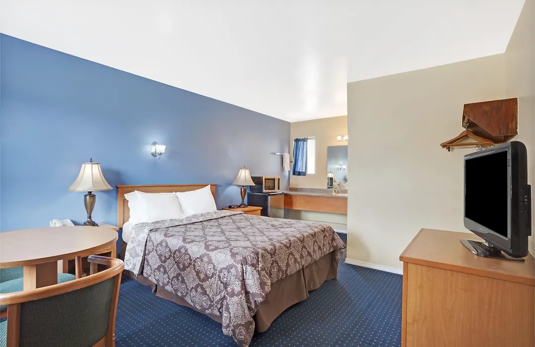 Days Inn By Wyndham Seattle North Of Downtown-1