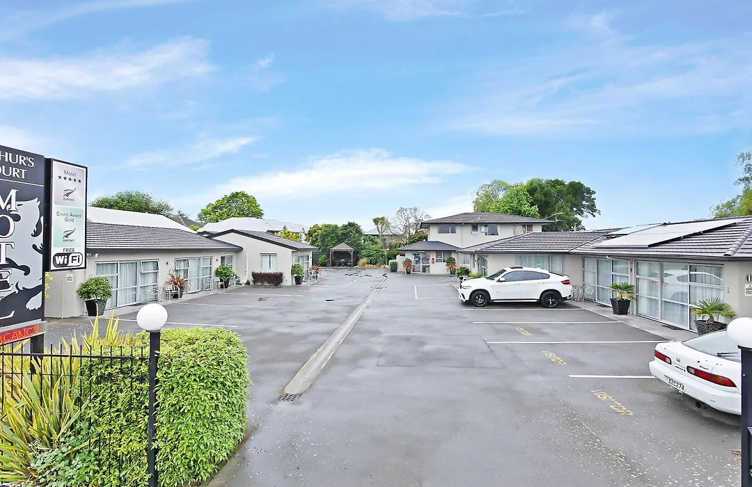 Arthur'S Court Motor Lodge-1