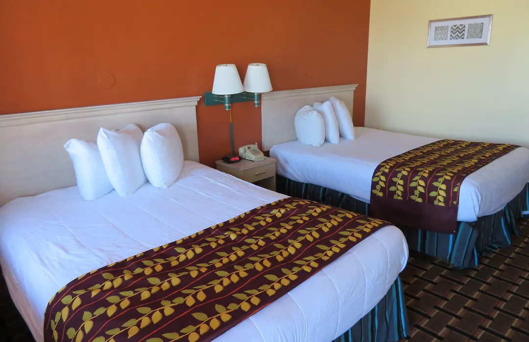 Royal Crest Motel-1