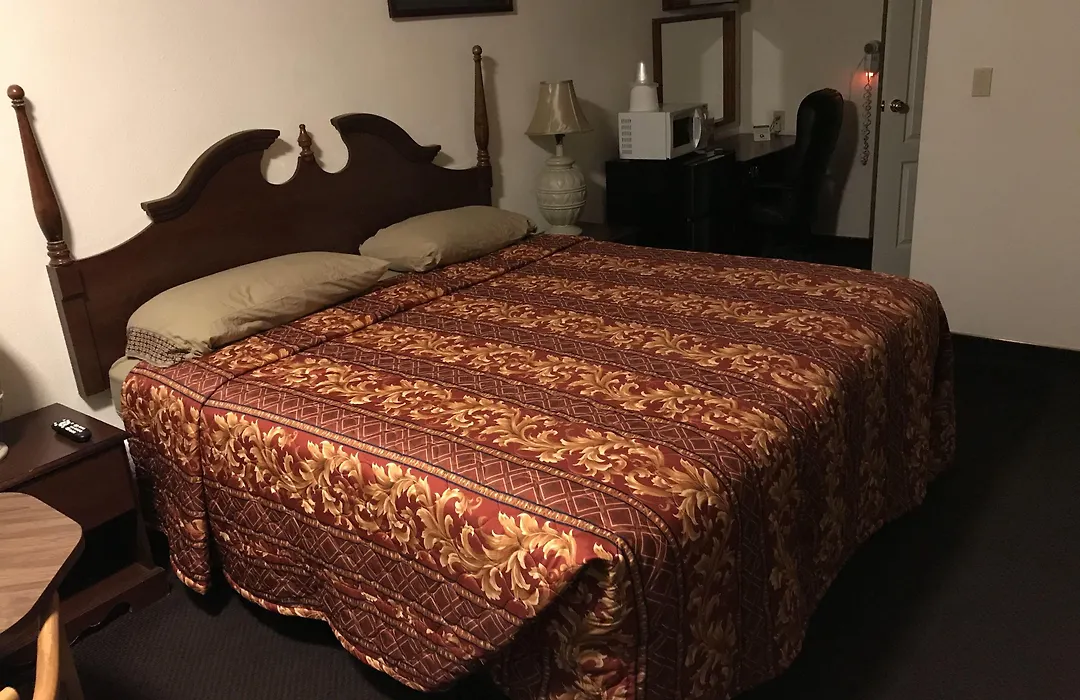 Deluxe Inn Redding-1
