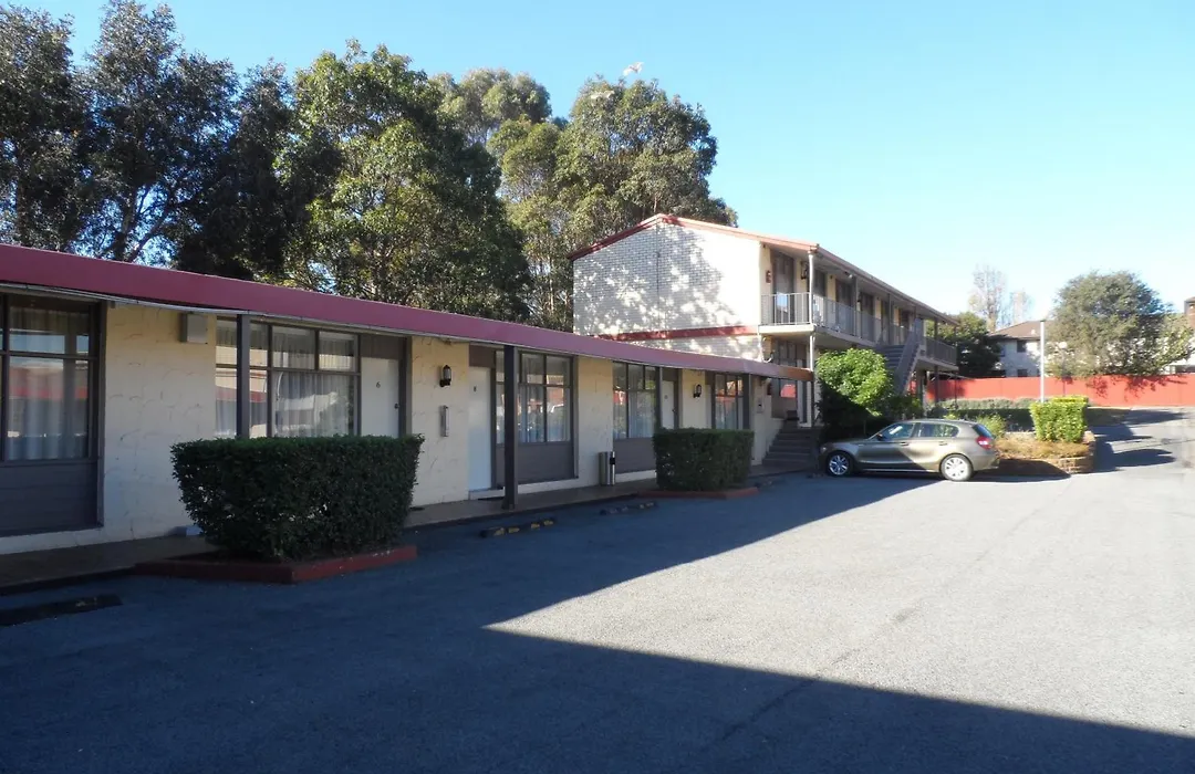 Liberty Plains Motor Inn-1
