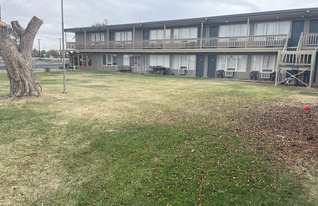 Motel Oasis-1