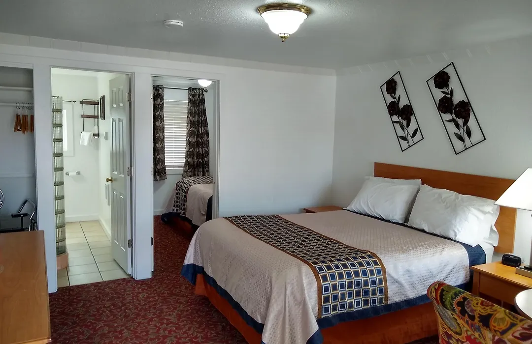 Holiday Motel Bend-1