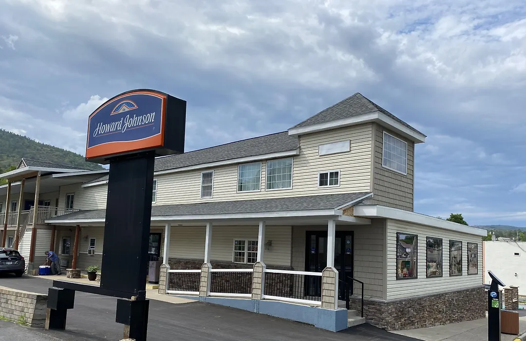 Howard Johnson By Wyndham Lake George-1