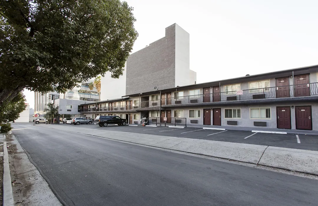 Hollywood Palms Inns & Suites-1