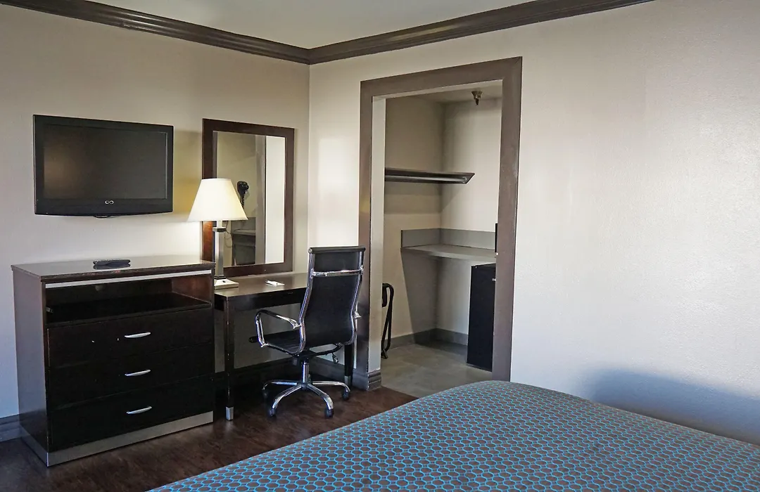 Hawthorne Plaza Inn Near Lax-1