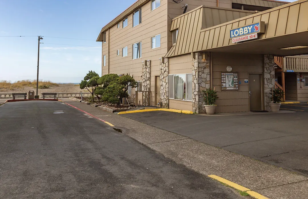 Ebb Tide Oceanfront Inn-1