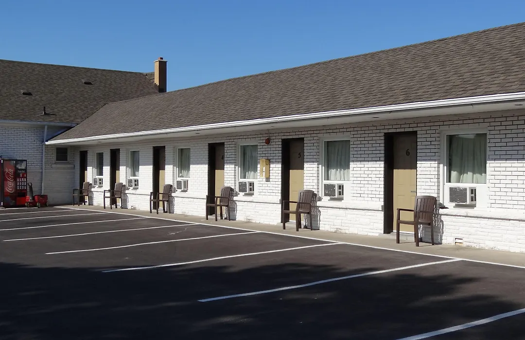Falcon Inn-1