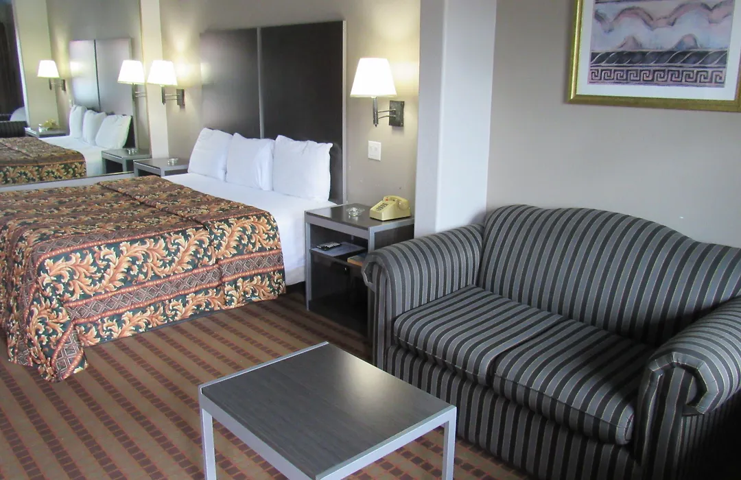 Camelot Inn & Suites Highway 290/Northwest Freeway-1