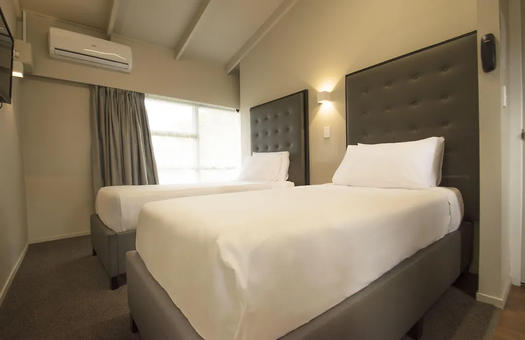 Middlemore Motel-1