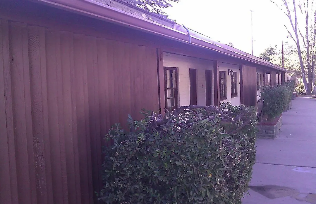 Ranch Motel-1