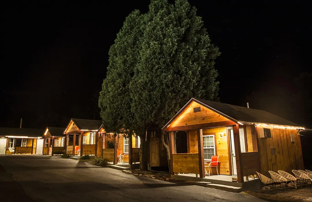 King Hendrick Motel And Suites-1