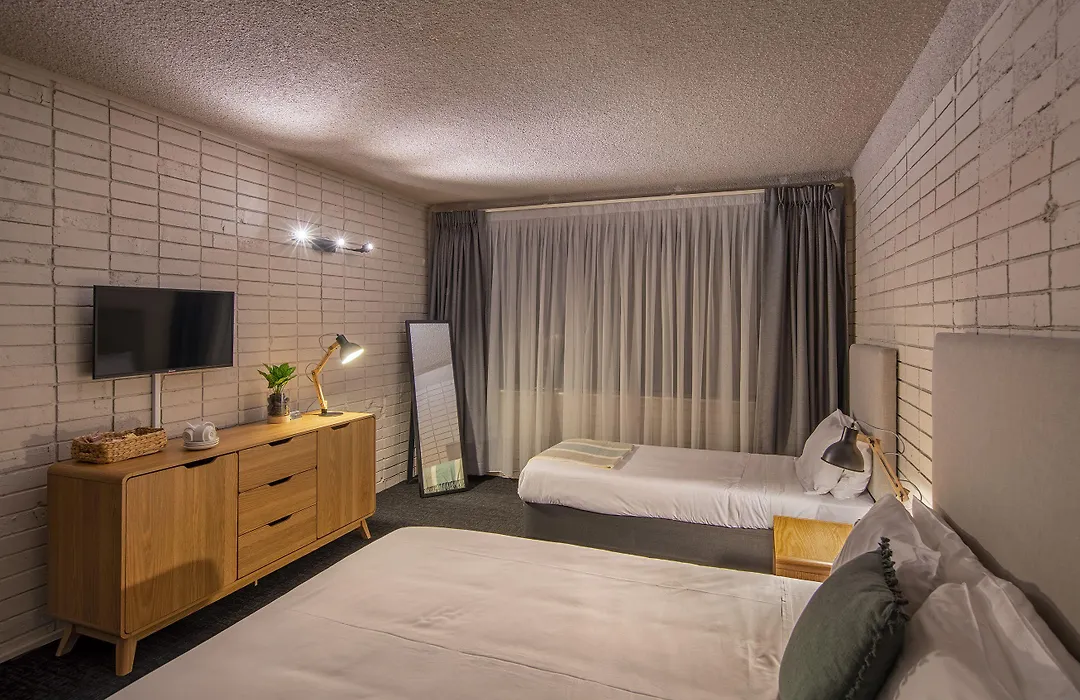 Palms Hotel-1