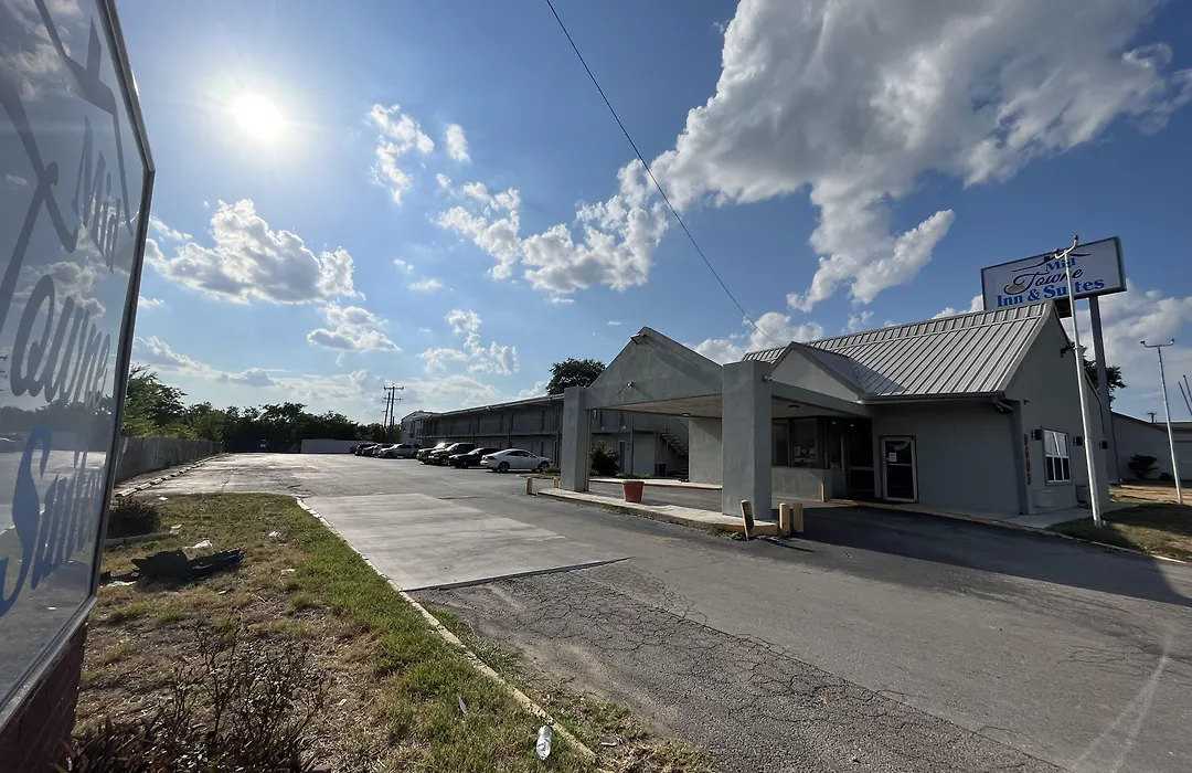 Mid Towne Inn & Suites-1