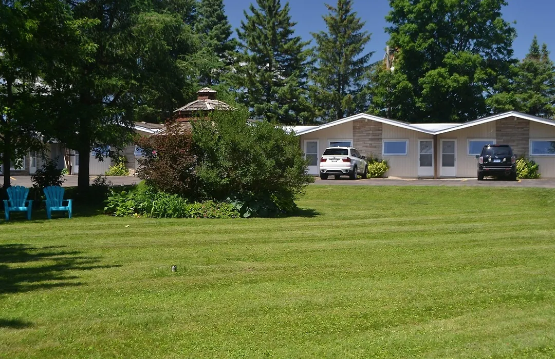 Stratford Suburban Motel-1
