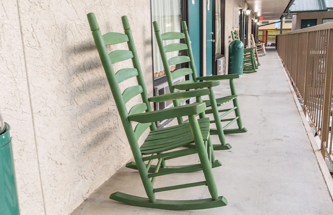 Mountain Breeze Motel-1