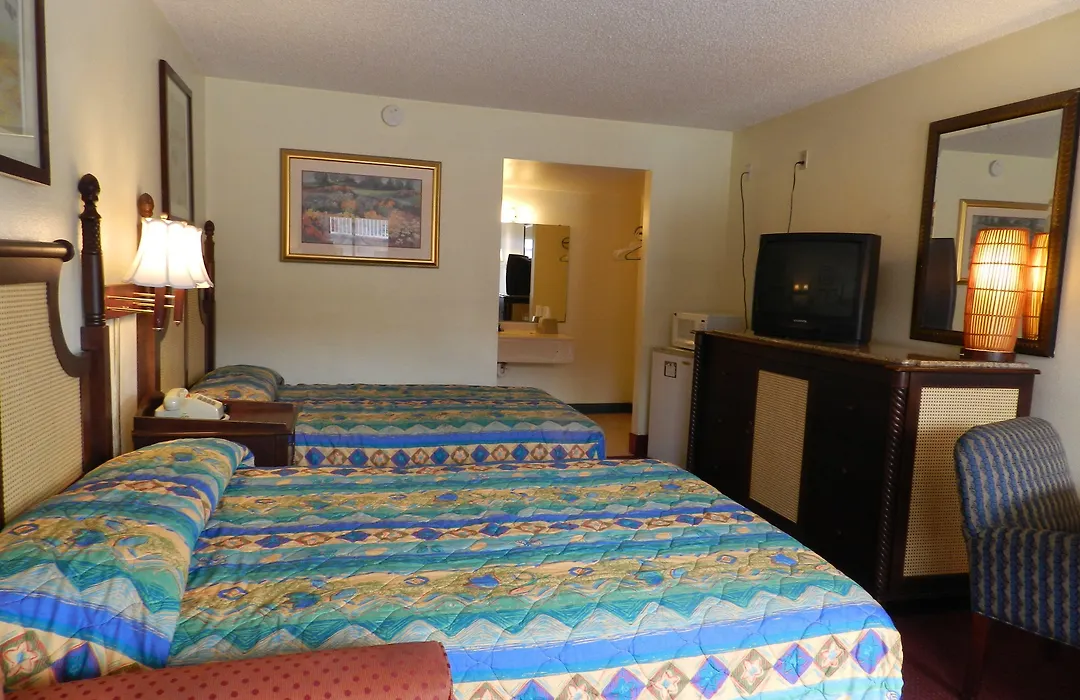Maple Leaf Inn & Suites-1